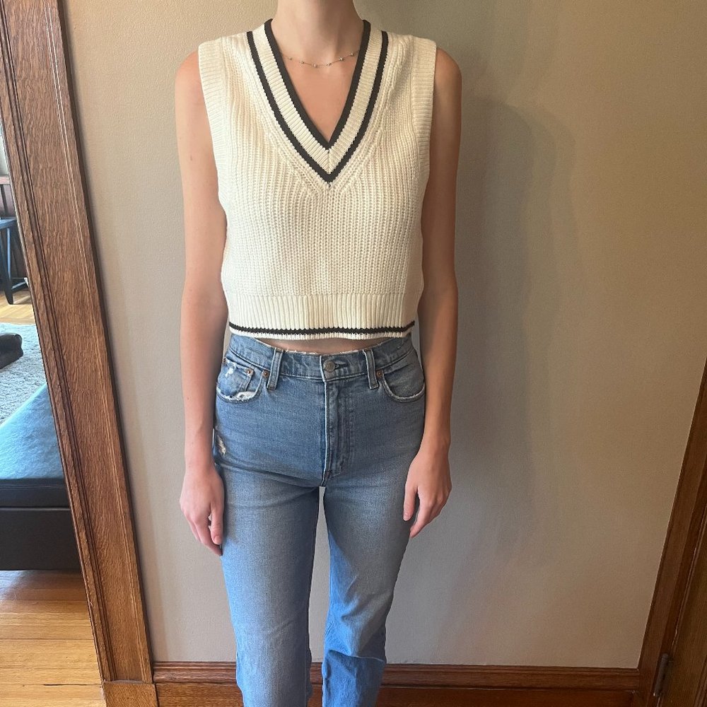 H&M cropped sweater vest